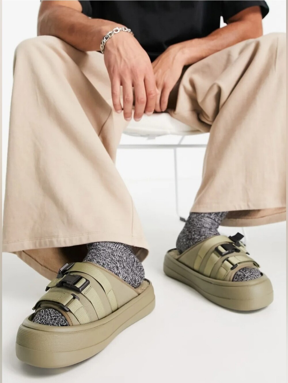 ASOS DESIGN chunky tech sliders - MEN Size 8